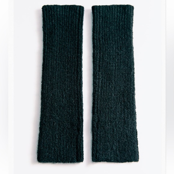 Zara Ribbed Knit Mittens in Black Size-Medium NWOT - Picture 1 of 7
